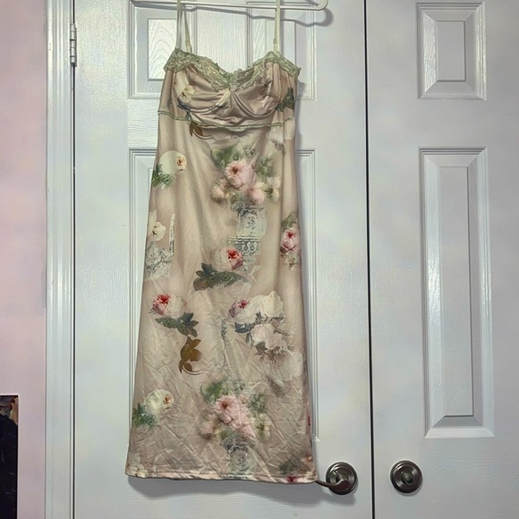 Midi dress - Picture 2 of 5